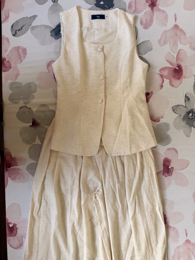 VShop Coords from Thailand (Category: Sets or Coordinates) located in Quezon City. Submitted by yangaquino12 (Listing ID 1465179328, Image 1). Description: Unused coords from VShop Thailand Bought for 2k plus Size M RFS : Wrong size.