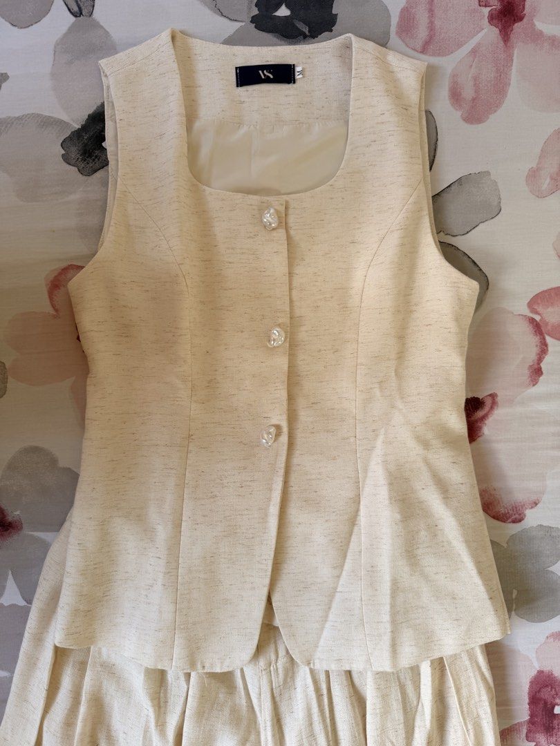 VShop Coords from Thailand (Category: Sets or Coordinates) located in Quezon City. Submitted by yangaquino12 (Listing ID 1465179328, Image 2). Description: Unused coords from VShop Thailand Bought for 2k plus Size M RFS : Wrong size.