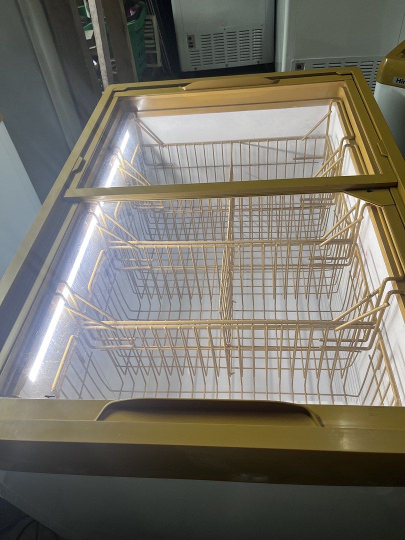 WAREHOUSE PULL OUT FREEZER (Category: Chilled & Frozen Food) located in Manila. Submitted by aminamulituba (Listing ID 1465276974, Image 2). Description: WARE HOUSE PULL OUT NO HISTORY OF REPAIR NO ANY ISSUE EXCEPT MINOR SCRATCH 220VOLTS CASH ON DELIVERY WITH WARRANTY MY BAWAS PA ANG PRICE KUNG MALAPIT LANG LOCATION MO PM ME.