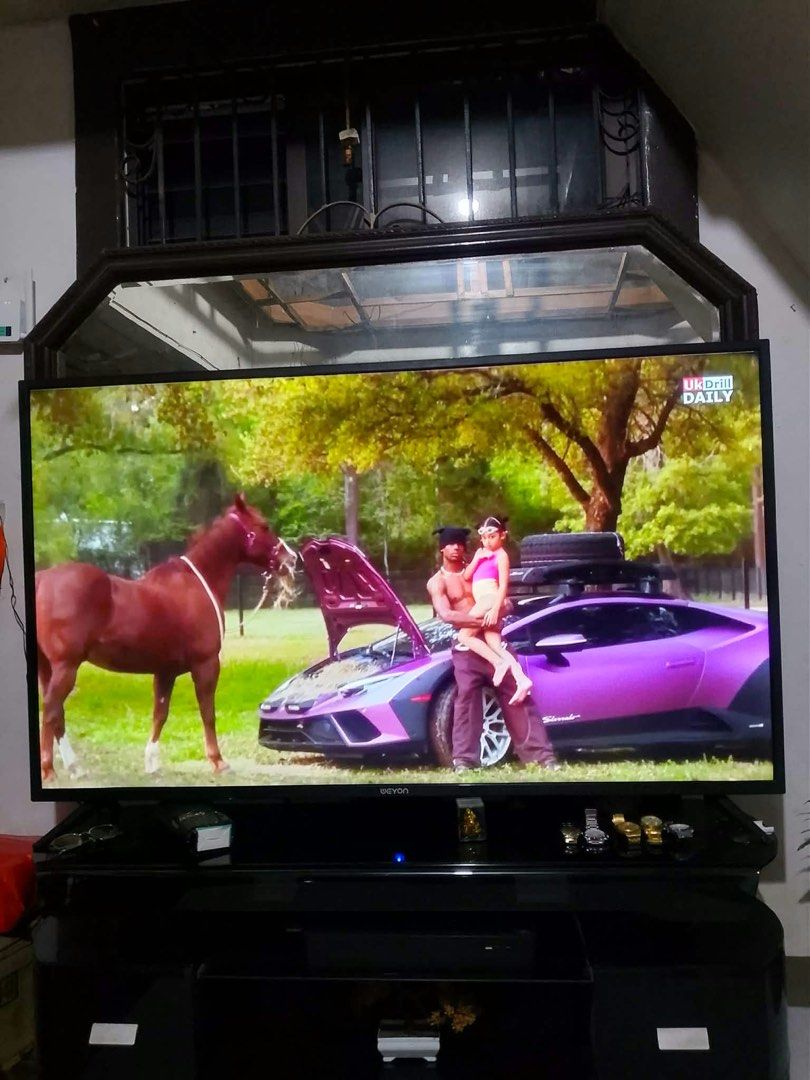 Weyon Smart LED TV Android 12 (Category: TV) located in Caloocan City. Submitted by true_johntan (Listing ID 1465178096, Image 2). Description: 65 inch smart tv With free sound bar 2nd hand 15,000 Issue: w/o box .
