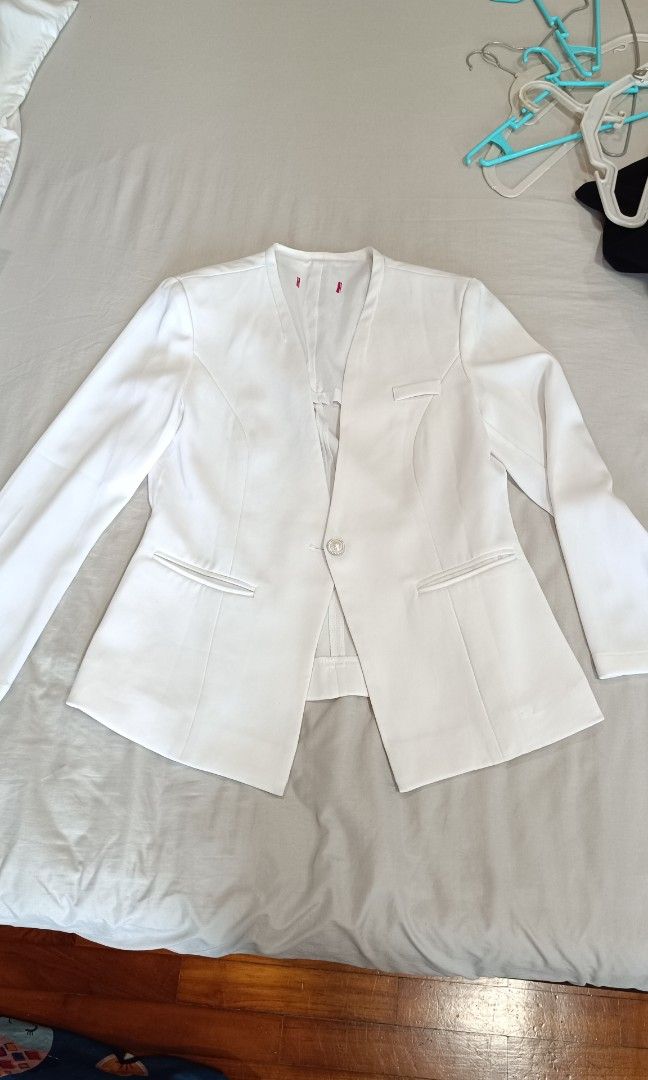 White blazer Small (Category: Coats, Jackets and Outerwear) located in Makati City. Submitted by jstreasuredfinds (Listing ID 1465237605, Image 1). Description: Washed and sanitized White blazer No inner lining Best fit small to semi med.