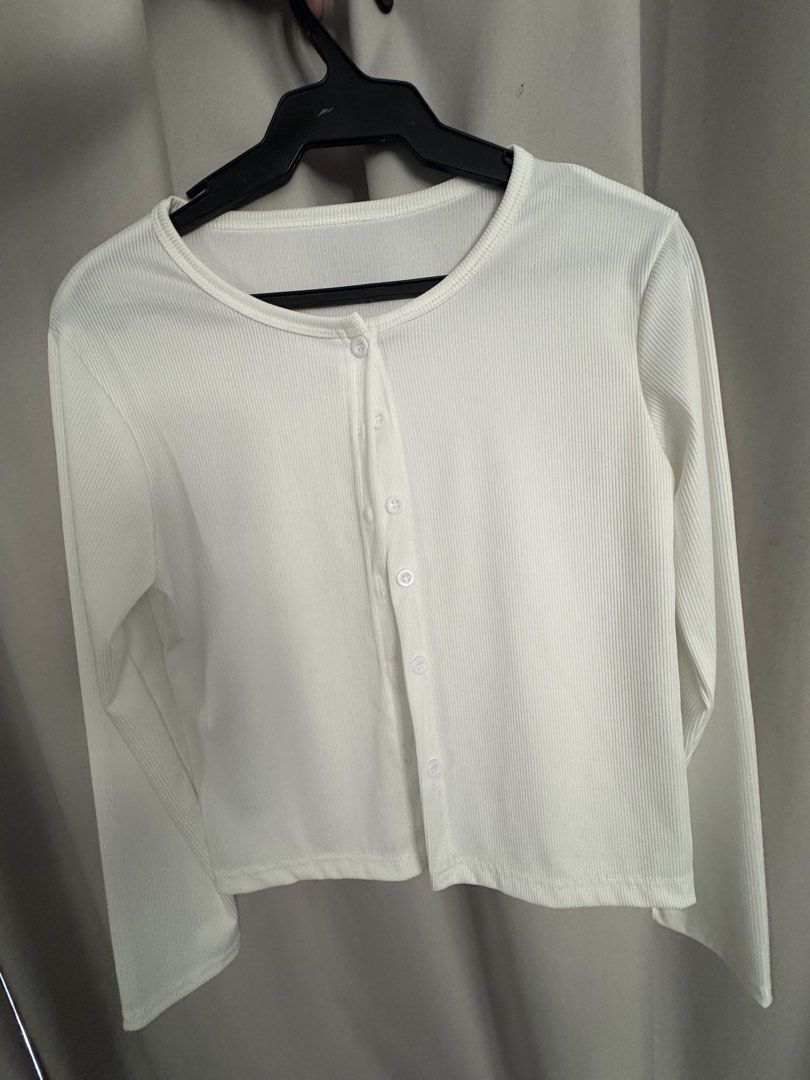 White cardigan (Category: Longsleeves) located in Quezon City. Submitted by prelovedsaleitems (Listing ID 1465179303, Image 2). Description: No BRAND ✅.