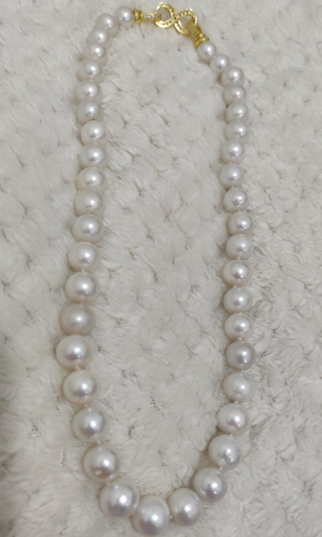 white edison pearl choker in micron setting (Category: Precious Stones) located in Quezon City. Submitted by miscellanyfinds (Listing ID 1465178853, Image 3). Description: 9-11mm white edison pearl choker in micron setting, 18inches, semi-round pearls, with nice luster. 💖great for gift idea or personal use ✨elegant and sophisticated ✅high quality fresh water pearl 🎉free shipping within the PH 🎉with freebie.