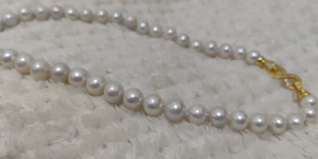 white edison pearl choker in micron setting (Category: Precious Stones) located in Quezon City. Submitted by miscellanyfinds (Listing ID 1465178853, Image 2). Description: 9-11mm white edison pearl choker in micron setting, 18inches, semi-round pearls, with nice luster. 💖great for gift idea or personal use ✨elegant and sophisticated ✅high quality fresh water pearl 🎉free shipping within the PH 🎉with freebie.