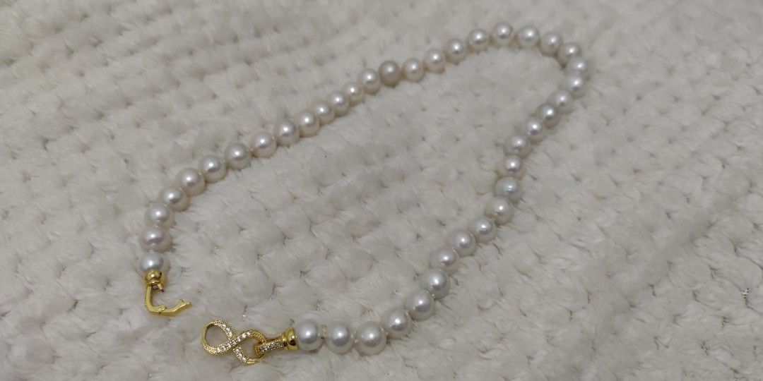 white edison pearl choker in micron setting (Category: Precious Stones) located in Quezon City. Submitted by miscellanyfinds (Listing ID 1465178853, Image 1). Description: 9-11mm white edison pearl choker in micron setting, 18inches, semi-round pearls, with nice luster. 💖great for gift idea or personal use ✨elegant and sophisticated ✅high quality fresh water pearl 🎉free shipping within the PH 🎉with freebie.