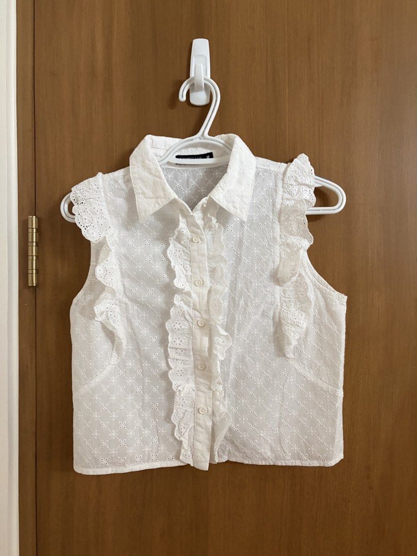 White Eyelet Ruffled sleeveless top (Category: Blouses) located in Marikina City. Submitted by jlram (Listing ID 1465355938, Image 1). Description: From Thailand.