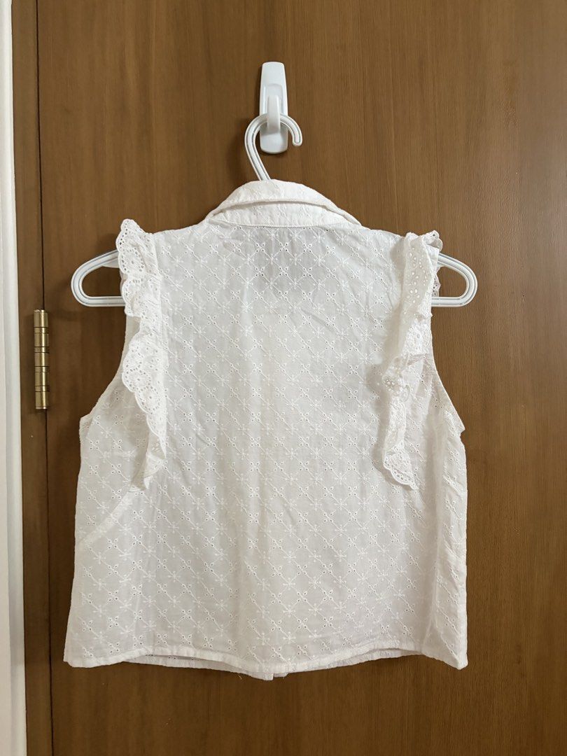 White Eyelet Ruffled sleeveless top (Category: Blouses) located in Marikina City. Submitted by jlram (Listing ID 1465355938, Image 2). Description: From Thailand.