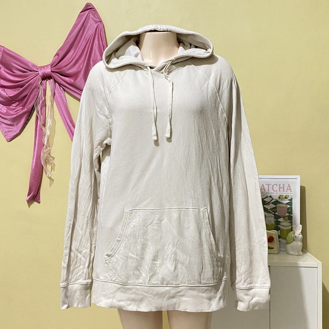 WHITE HOODIE (Category: Coats, Jackets and Outerwear) located in Dasmarinas. Submitted by hannah.oakph (Listing ID 1465208951, Image 2). Description: .