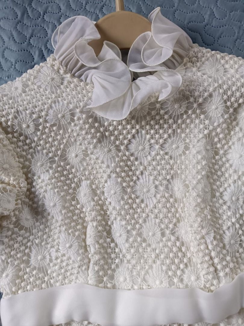 Italian Lace Gown (Category: Evening dresses & gowns) located in Caloocan City. Submitted by claire26743 (Listing ID 1465237527, Image 2). Description: White lace gown from Italy, hardly used, with long sleeves, long tail and back bow.
