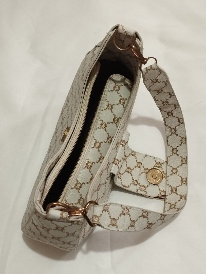 White Small Shoulder Bag (Category: Shoulder Bags) located in Manila. Submitted by nicole_alega (Listing ID 1465217092, Image 2). Description: Only used once, so please buy it if you’re interested!.