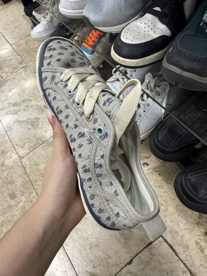 White Stuff Grey Patterned Canvas Sneakers Shoes (Category: Sneakers) located in Abucay. Submitted by fastlion.584bdf (Listing ID 1465362438, Image 3). Description: - Brand: White Stuff - Style: Grey canvas sneakers with an all-over blue and red tree motif - Comfort: Highly comfortable design, perfect for casual everyday wear - Features: Thick cream laces, textured rubber sole with great grip, and a convenient heel pull tab - Details: Branded pri