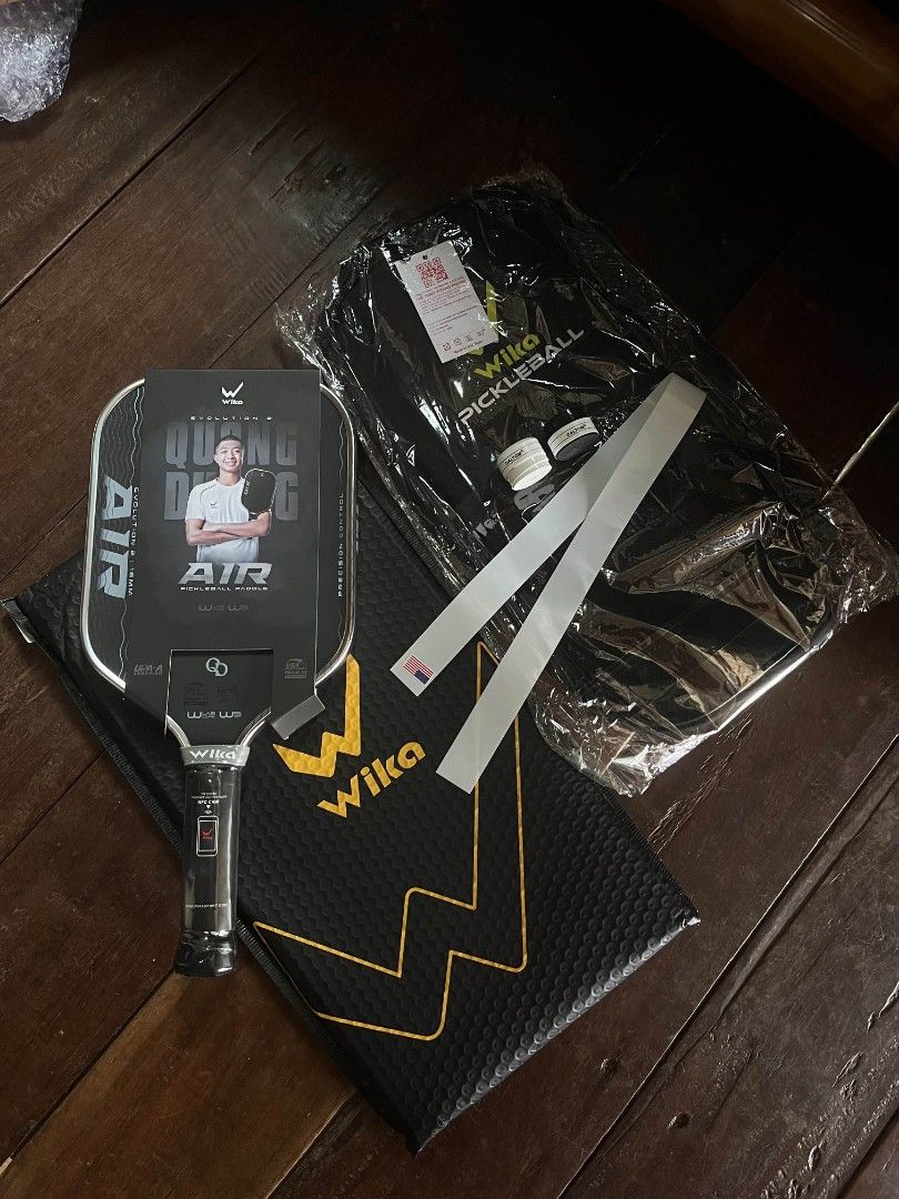 Wika Air Evolution 2 Quang Duong Pickleball Paddle Set (Category: Racket and Ball Sports) located in Mati. Submitted by carlahrond12732 (Listing ID 1465214463, Image 1). Description: - Model: Wika Air Evolution 2 (Quang Duong Signature Edition) - Condition: Brand new with tag attached right on the paddle - Included: Matching protective case and brand new black pickleball backpack (still in original plastic wrap) - Extras: 2 rolls of grip tape and