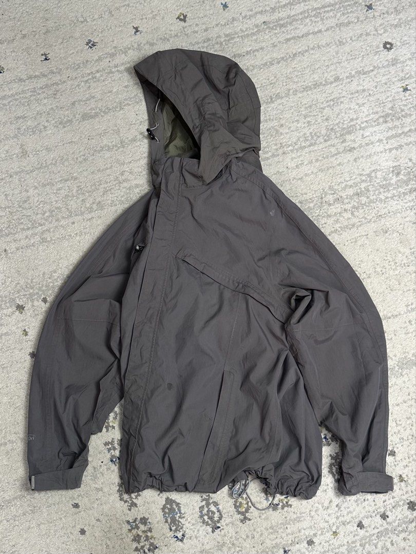 Wind River Rainjacket (Category: Coats, Jackets and Outerwear) located in Daet. Submitted by thrifthings2018 (Listing ID 1465218103, Image 2). Description: Width 26 length 32.