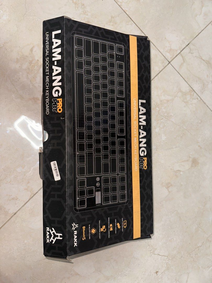 Wired and wireless Mechanical Keyboard (Category: Computer Keyboard) located in Caloocan City. Submitted by kensauyer (Listing ID 1465374479, Image 3). Description: Lam ang pro Wired and wireless mechanical keyboard and 128 ramsta ssd ung ssd not sure sa health. 1k nlng with os as for keyboard almost new with akko switches na libre madami 2k nlng.