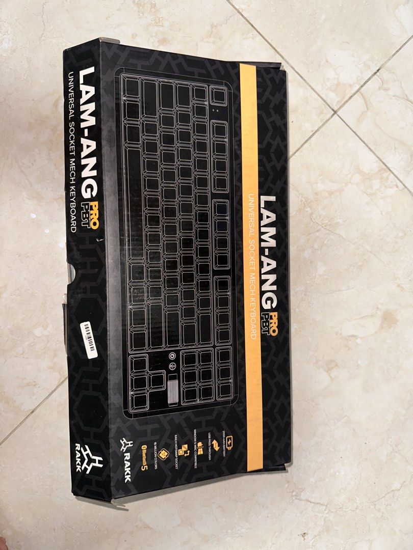 Wired and wireless Mechanical Keyboard (Category: Computer Keyboard) located in Caloocan City. Submitted by kensauyer (Listing ID 1465374479, Image 2). Description: Lam ang pro Wired and wireless mechanical keyboard and 128 ramsta ssd ung ssd not sure sa health. 1k nlng with os as for keyboard almost new with akko switches na libre madami 2k nlng.