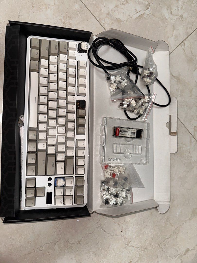 Wired and wireless Mechanical Keyboard (Category: Computer Keyboard) located in Caloocan City. Submitted by kensauyer (Listing ID 1465374479, Image 1). Description: Lam ang pro Wired and wireless mechanical keyboard and 128 ramsta ssd ung ssd not sure sa health. 1k nlng with os as for keyboard almost new with akko switches na libre madami 2k nlng.
