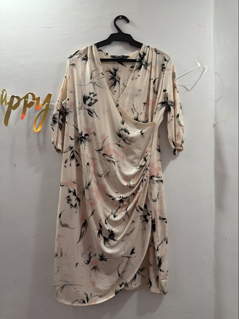 Woman dress (Category: Dresses) located in Makati City. Submitted by lheigg (Listing ID 1465380335, Image 1). Description: .