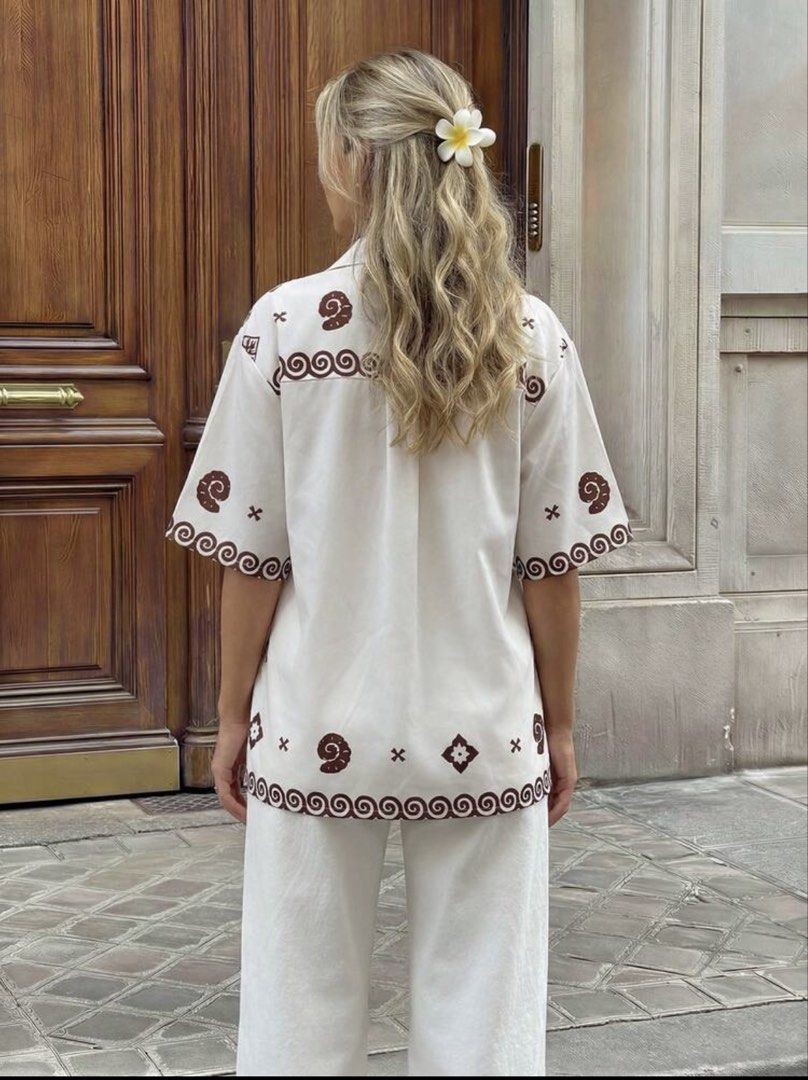 Women’s Casual Vacation Beach shell Button down polo (Category: Blouses) located in Manila. Submitted by ynaamo (Listing ID 1465367716, Image 3). Description: Used once Perfect for your beach get away.