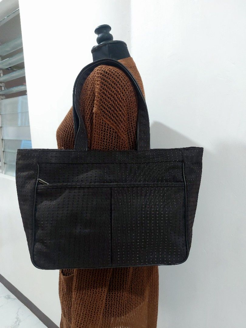 Women's Tote Bag (Category: Shoulder Bags) located in Muntinlupa City. Submitted by sakurambo_des (Listing ID 1465226332, Image 1). Description: Japan Bag Shoulder Bag Meterial Nylon/polyester pvc lining No issue in excellent condition..