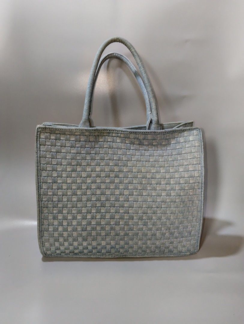 Woven Denim-Style Tote Bag (Category: Tote Bags) located in Cagayan de Oro. Submitted by warmbird-f84aab (Listing ID 1465252794, Image 2). Description: Light Blue Woven Denim-Style Tote Bag 💎 Chic & Spacious — Everyday / OOTD Bag ✅ Excellent Pre-loved Condition ✅ No flaws, clean inside & out ✅ Material: Polyurethane/Weave fabric ✅ Size: 182mm | Black inner lining, zip pocket + card slot 📍 From Mindanao | Shipping nationwide.