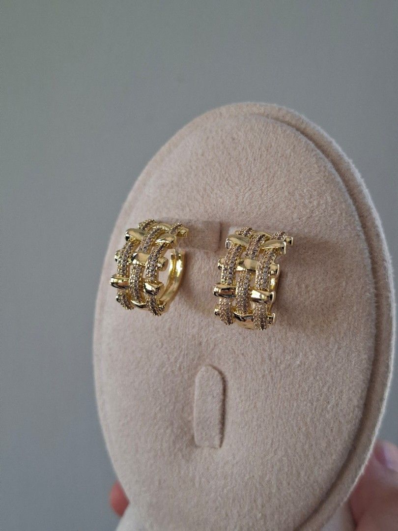 Woven Patterns Quilted Gold Hoop Earrings (Category: Earrings) located in Dasmarinas. Submitted by danabrie22 (Listing ID 1465275812, Image 3). Description: very well-made, excellent crafstmanship 10/10 condition brand new stainless steel & white-colored cubic zirconia stones made in Hongkong.