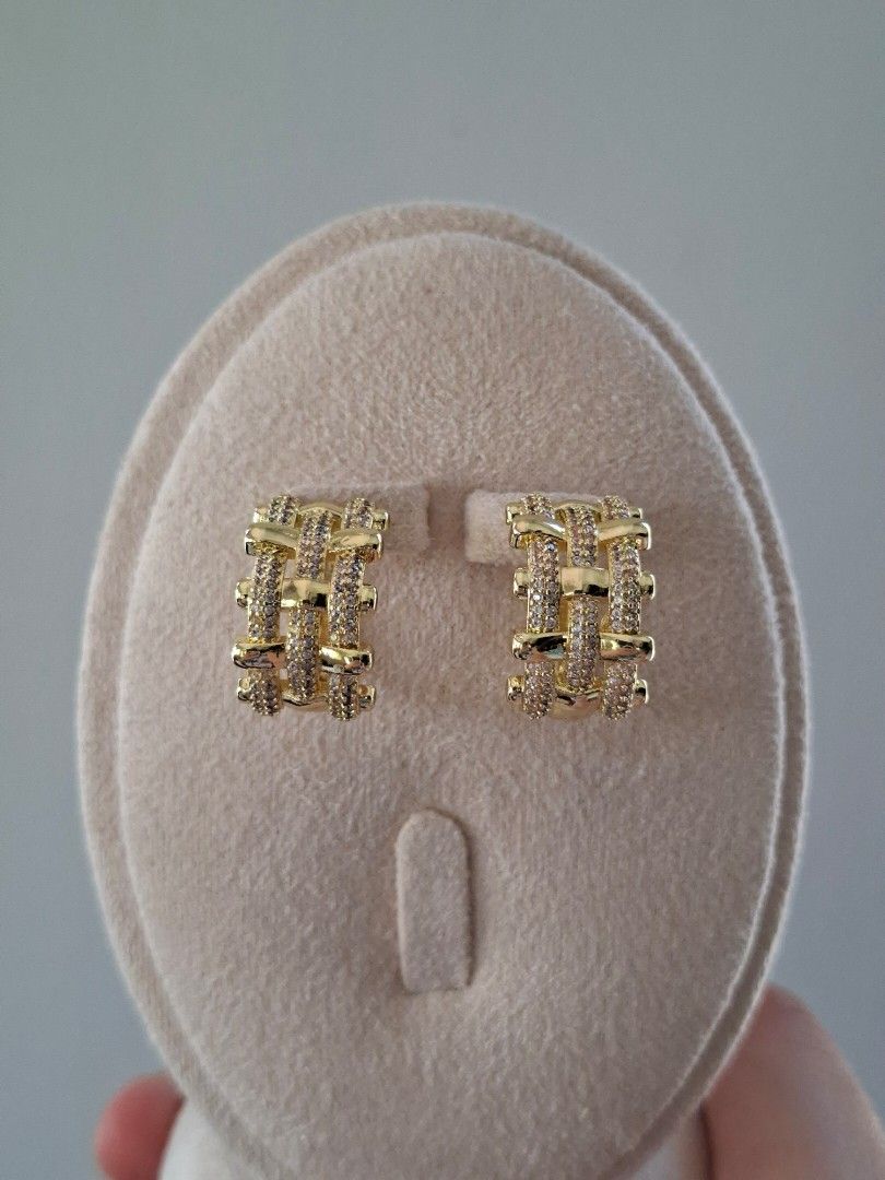 Woven Patterns Quilted Gold Hoop Earrings (Category: Earrings) located in Dasmarinas. Submitted by danabrie22 (Listing ID 1465275812, Image 1). Description: very well-made, excellent crafstmanship 10/10 condition brand new stainless steel & white-colored cubic zirconia stones made in Hongkong.