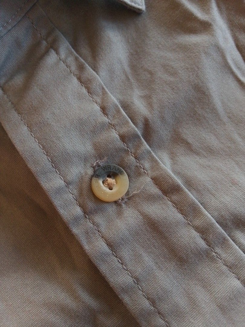 Wrangler (Category: Tshirts & Polo Shirts ) located in Batangas. Submitted by 68.thrifts (Listing ID 1465234004, Image 3). Description: size: 23 x30 / Medium on tag color: Gray -like new -no issue -no pinhole 10/10 color rate.