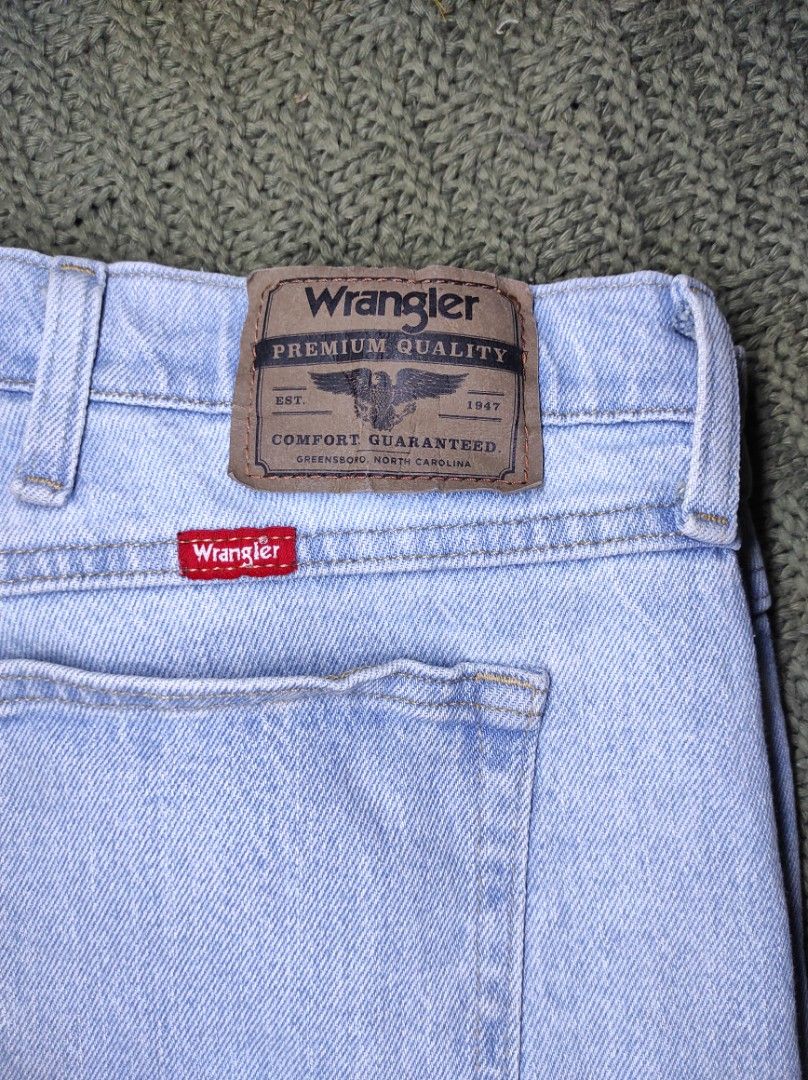 WRANGLER VINTAGE PANTS (Category: Jeans) located in Las Pinas. Submitted by jeusmanlangit (Listing ID 1465218597, Image 2). Description: WRANGLER VINTAGE PANTS DIMES: W: 38 L: 42 hem: 9 ISSUE: STAIN KITA SA PICTURE 670 PESOS LANG DM📩.
