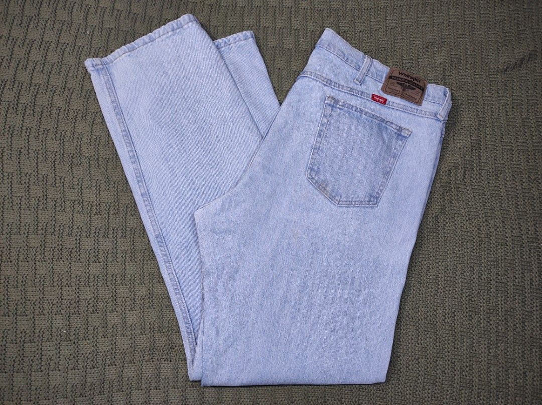 WRANGLER VINTAGE PANTS (Category: Jeans) located in Las Pinas. Submitted by jeusmanlangit (Listing ID 1465218597, Image 1). Description: WRANGLER VINTAGE PANTS DIMES: W: 38 L: 42 hem: 9 ISSUE: STAIN KITA SA PICTURE 670 PESOS LANG DM📩.