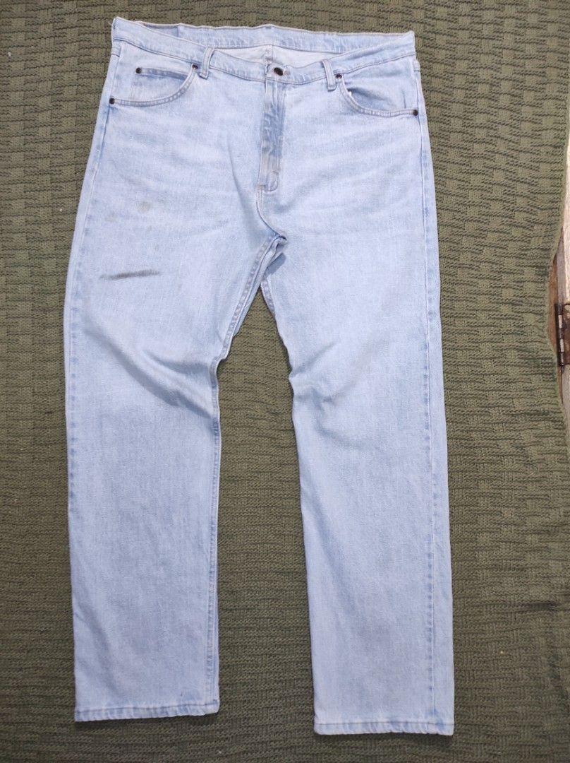WRANGLER VINTAGE PANTS (Category: Jeans) located in Las Pinas. Submitted by jeusmanlangit (Listing ID 1465218597, Image 3). Description: WRANGLER VINTAGE PANTS DIMES: W: 38 L: 42 hem: 9 ISSUE: STAIN KITA SA PICTURE 670 PESOS LANG DM📩.