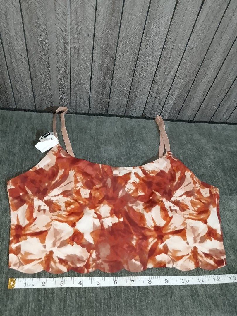 XL SEAMLESS BRA NO PADS (Category: Undergarments & Loungewear) located in Manila. Submitted by truecrystal-1407 (Listing ID 1465203171, Image 1). Description: .