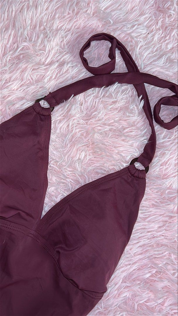 y2k burgundy halter top (Category: Others Tops) located in Liloan. Submitted by fairymary.ph (Listing ID 1465219082, Image 3). Description: READ BIO BEFORE BUYINg✨ xs-s halter cut tag no issue.