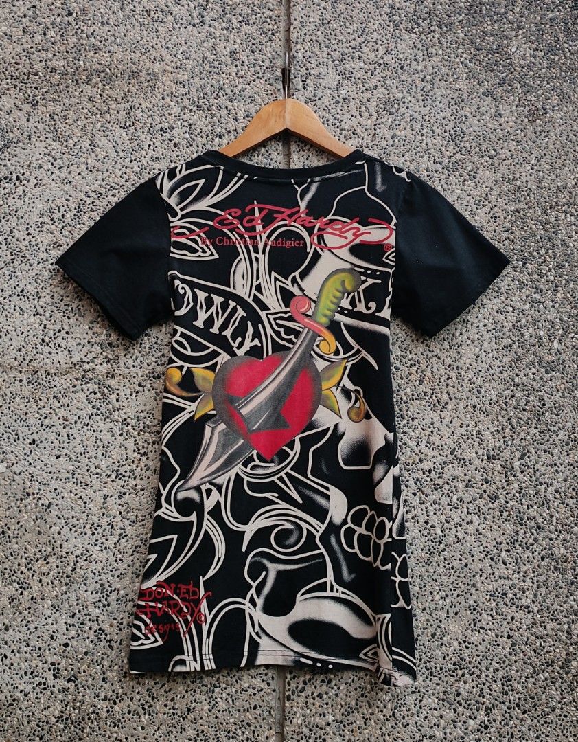 Y2K Ed Hardy Aop tops (Category: Activewear) located in Davao. Submitted by st333tcartel (Listing ID 1465313754, Image 2). Description: Cut tag Length 26 Width 14.5.