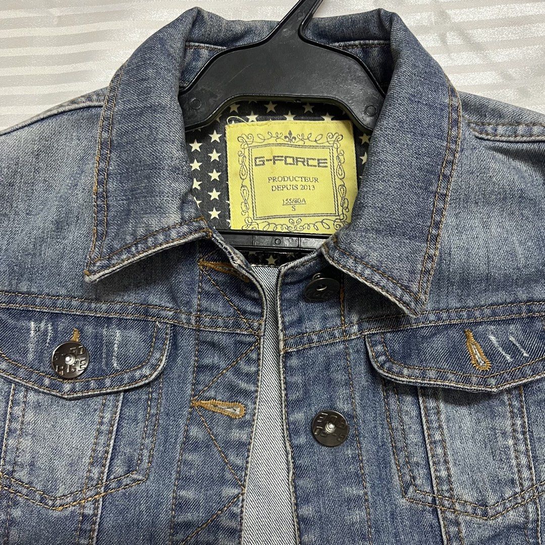 G-Force Cropped Denim (Category: Coats, Jackets and Outerwear) located in Manila. Submitted by ave.archives (Listing ID 1465325412, Image 3). Description: Cropped denim jacket with button closures, chest flap pockets, and star-patterned inner cuff detailing. Size: S - M |Like new .