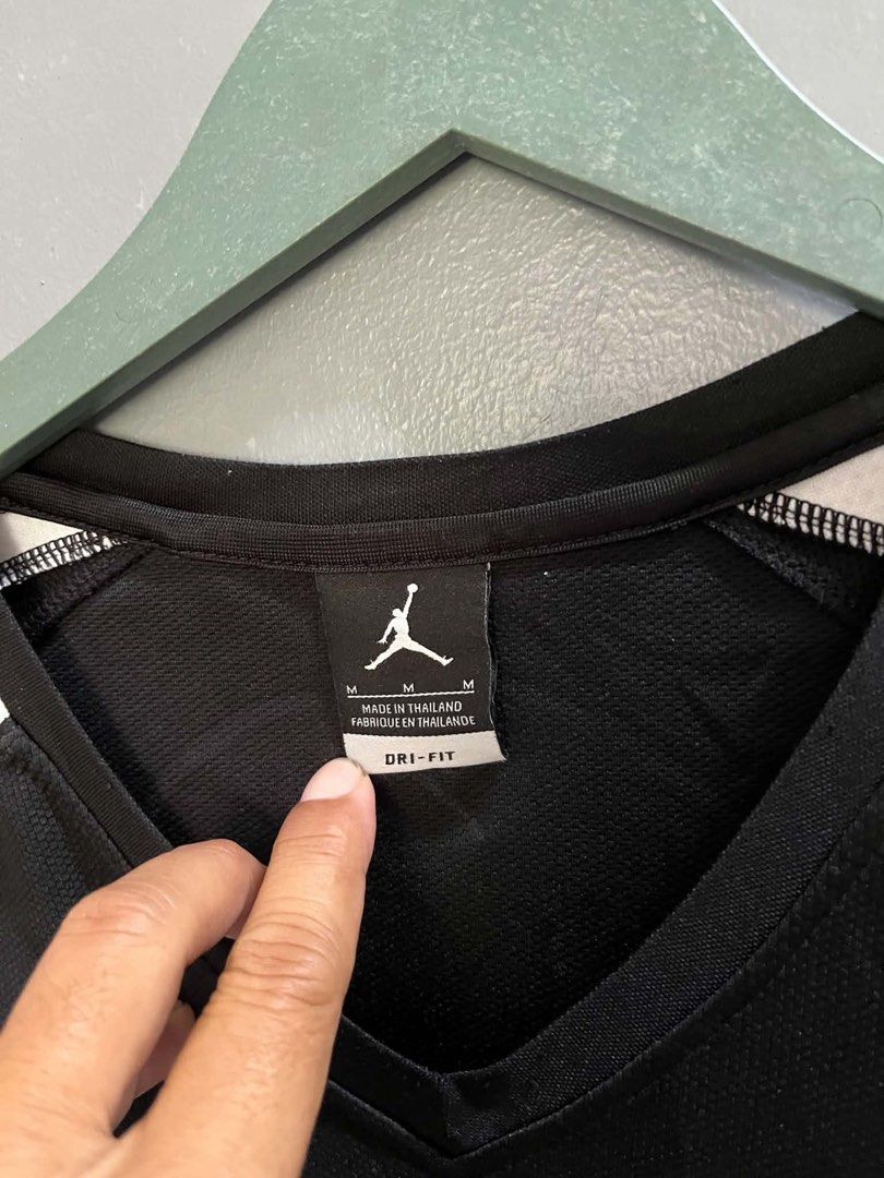 Y2K Jordan Drifit Japan Style (Category: Tshirts & Polo Shirts ) located in Dipolog. Submitted by throsetbycheemarie (Listing ID 1465379220, Image 3). Description: Jordan Dri-FIT blockcore performance V-neck t-shirt with white striped sleeve detailing Excellent condition No issue.
