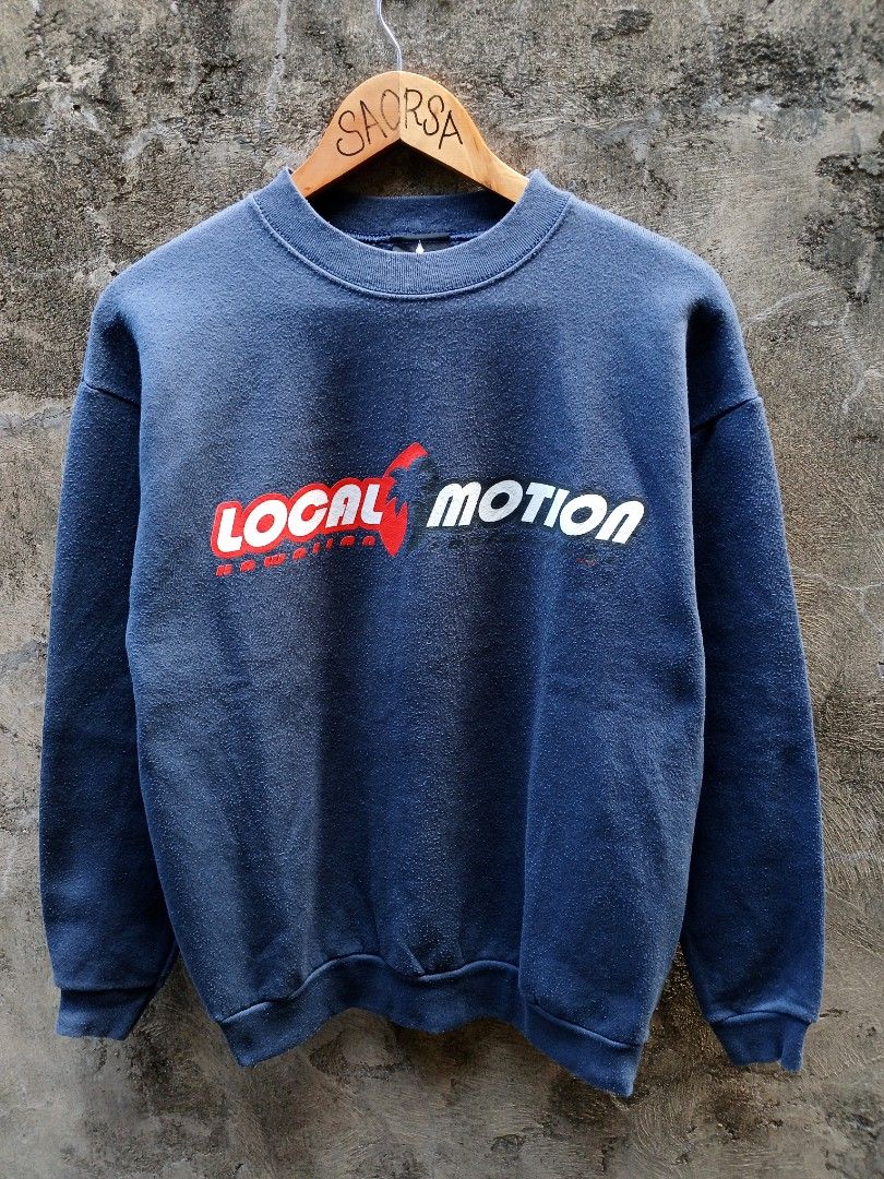 Y2k Local Motion sweater (Category: Coats, Jackets and Outerwear) located in Candelaria. Submitted by saorsa.thrift (Listing ID 1465304206, Image 1). Description: Y2k Local Motion sweater •Size: Large on tag fit M •Dimes: 21 / 26.5 •Condition: Good •Issue: lints 🏷️ 600 + sf.