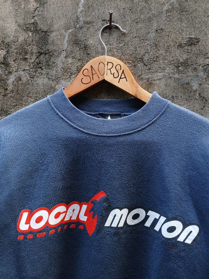 Y2k Local Motion sweater (Category: Coats, Jackets and Outerwear) located in Candelaria. Submitted by saorsa.thrift (Listing ID 1465304206, Image 2). Description: Y2k Local Motion sweater •Size: Large on tag fit M •Dimes: 21 / 26.5 •Condition: Good •Issue: lints 🏷️ 600 + sf.