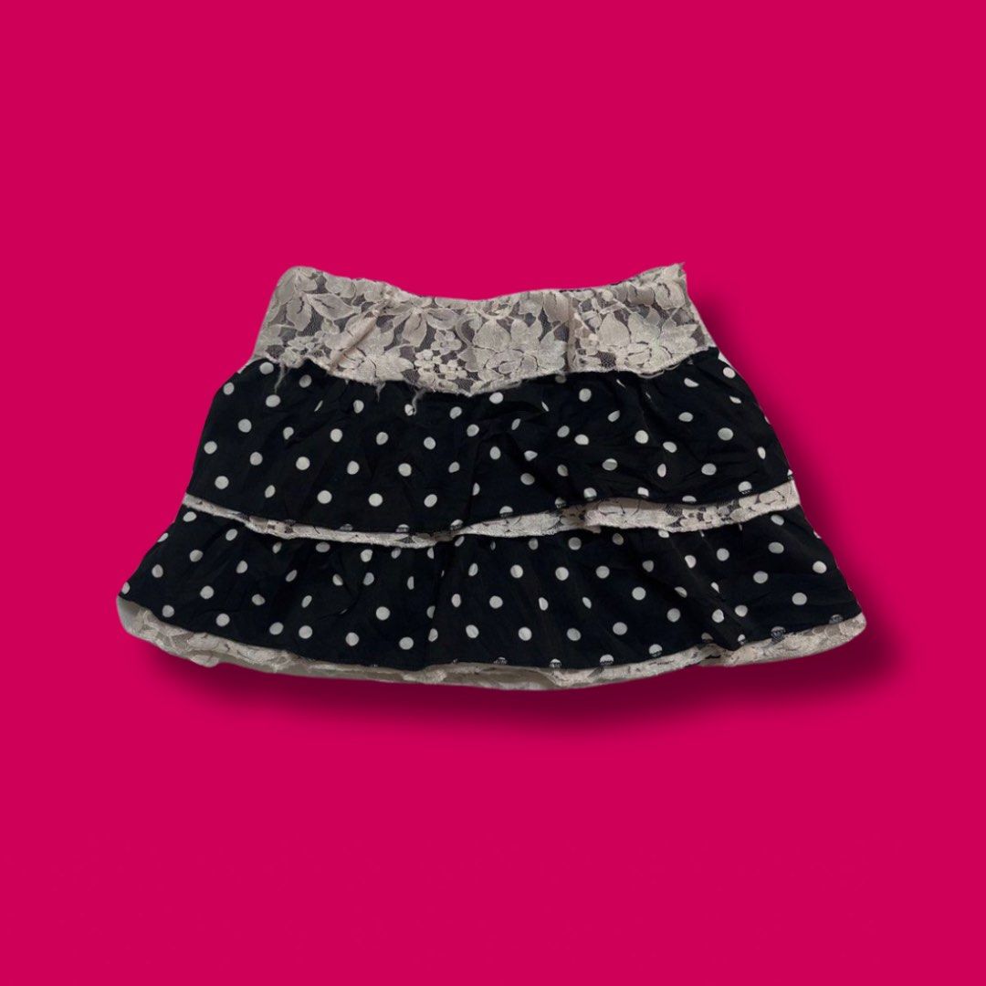 Y2K Ruffled Trim Miniskirts Bundle (Category: Skirts) located in Manila. Submitted by ave.archives (Listing ID 1465368945, Image 3). Description: Y2K Mini Skirts Bundle Piece 1: Classic leopard/cheetah print tiered ruffled skirt. Piece 2: Black and white polka dot tiered skirt accented with delicate lace trim. S-M (Waist 24-27)|Condition: Like new Quezon City | Lalamove & J&T ready.