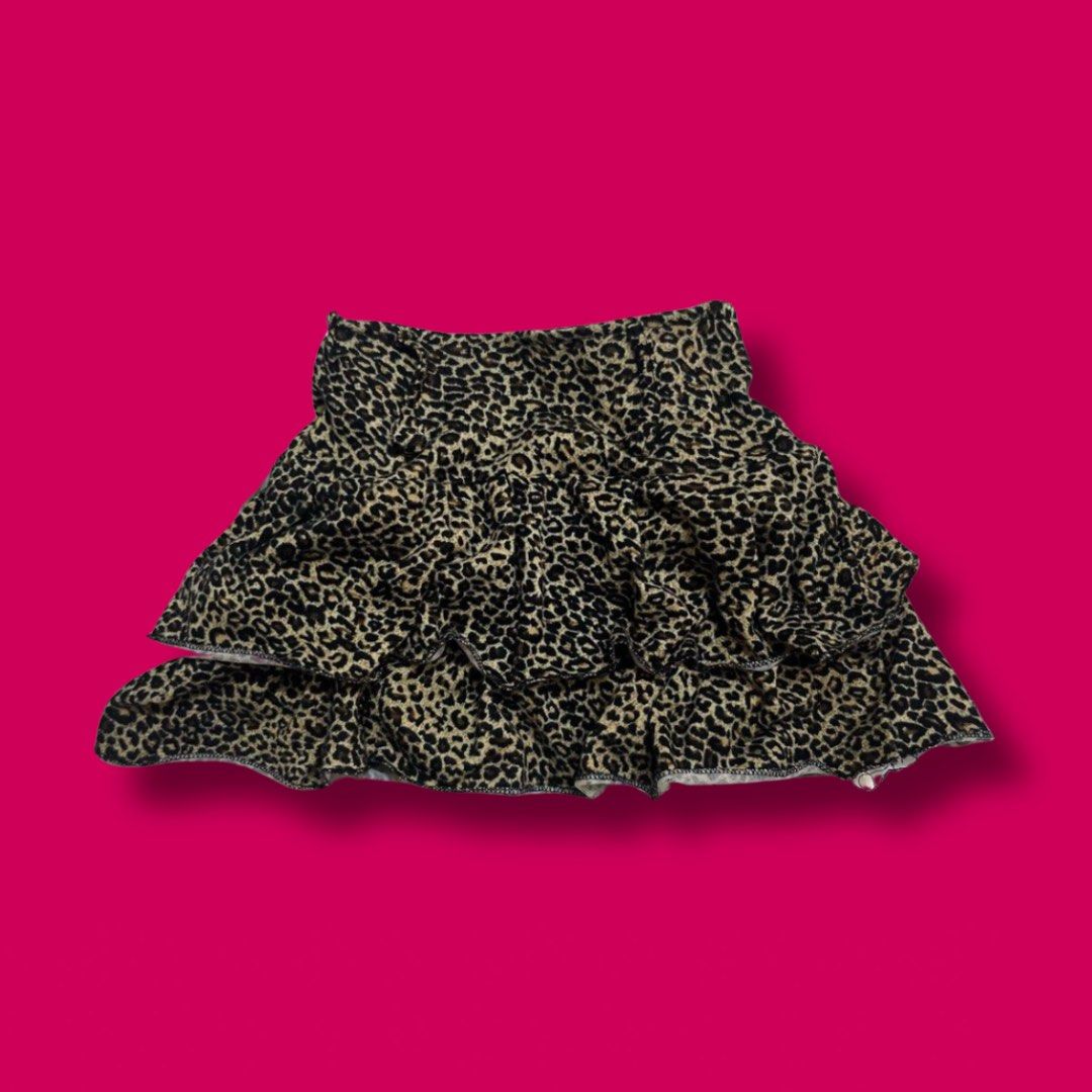 Y2K Ruffled Trim Miniskirts Bundle (Category: Skirts) located in Manila. Submitted by ave.archives (Listing ID 1465368945, Image 2). Description: Y2K Mini Skirts Bundle Piece 1: Classic leopard/cheetah print tiered ruffled skirt. Piece 2: Black and white polka dot tiered skirt accented with delicate lace trim. S-M (Waist 24-27)|Condition: Like new Quezon City | Lalamove & J&T ready.