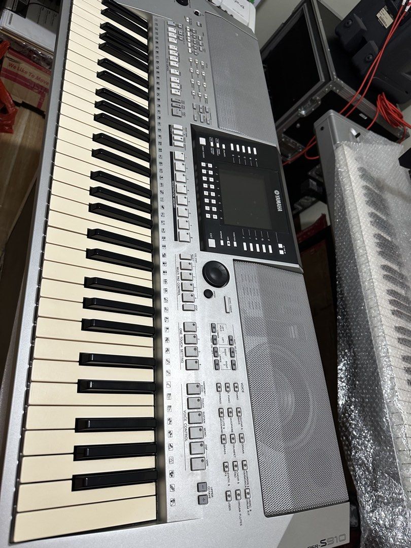 Yamaha PSR S910 (Category: Musical Instruments) located in Bulacan. Submitted by noadtnse (Listing ID 1465192624, Image 2). Description: Function all good, Makinis po, tested by Pro keyboardist,you can check also. -With Bag -with Pedal Loc: Bustos, Bulacan.