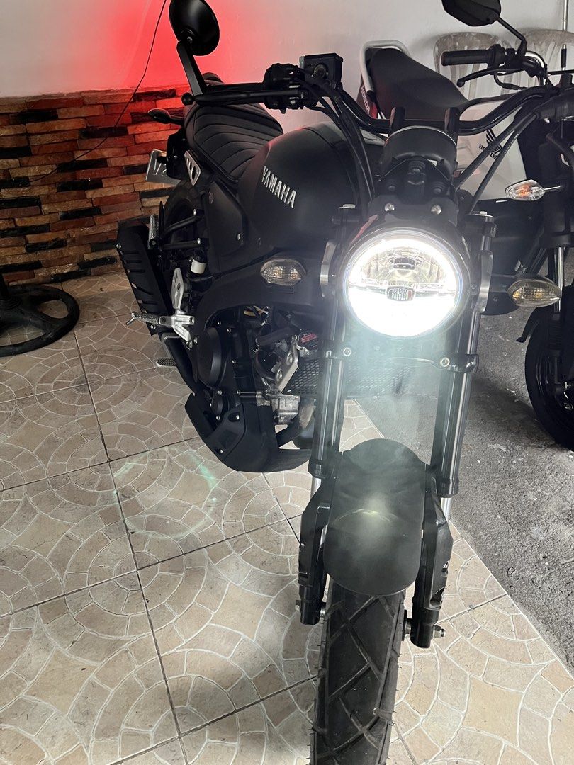 Yamaha XSR155 Motorcycle Black (Category: Motorbikes for Sale) located in Cainta. Submitted by joserzsants (Listing ID 1465342271, Image 3). Description: 2020 Yamaha XSR155 in matte black. Circular LED headlight up front, ribbed black leather seat, black alloy wheels, disc brakes. Classic retro styling mixed with modern tech. Fuel tank has the XSR emblem. Liquid-cooled single-cylinder engine setup. Keys included in the ignition. Very clean body p