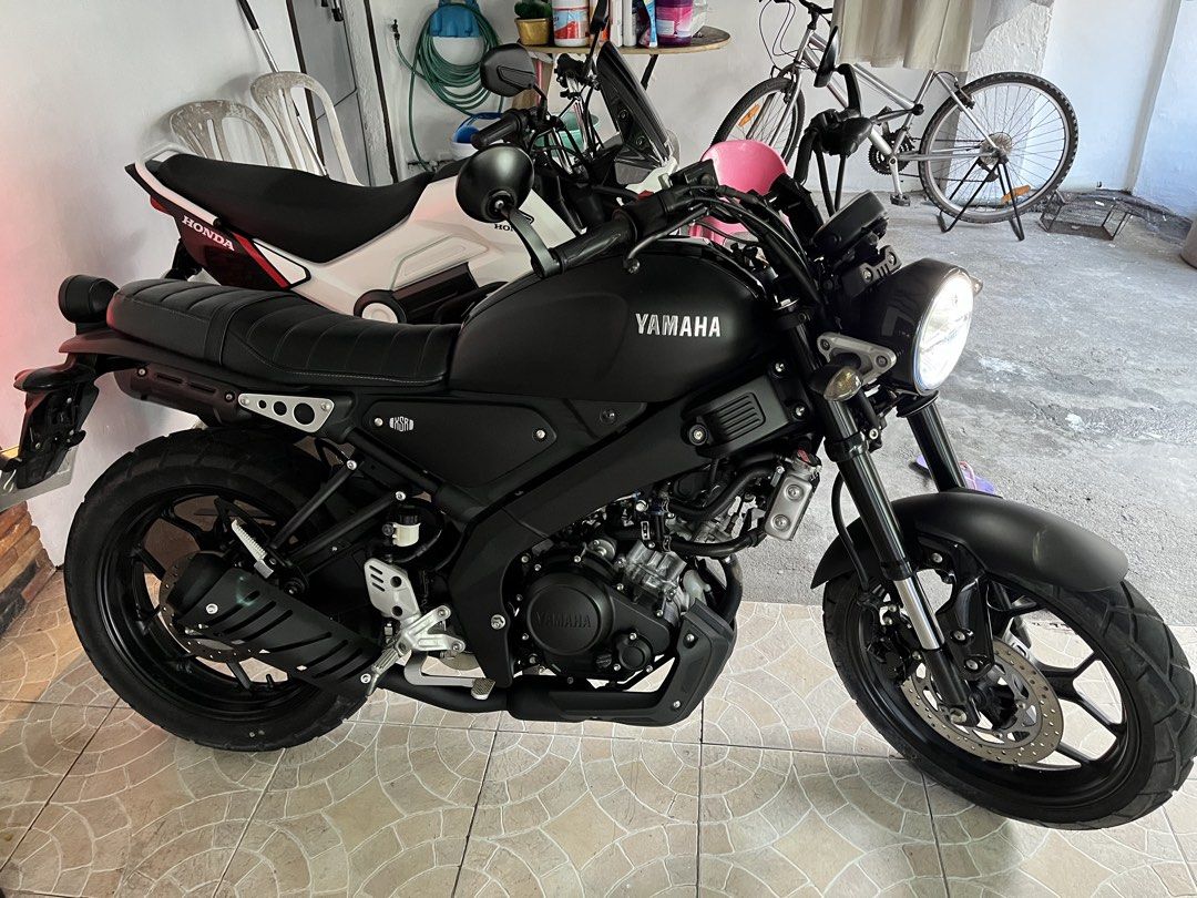 Yamaha XSR155 Motorcycle Black (Category: Motorbikes for Sale) located in Cainta. Submitted by joserzsants (Listing ID 1465342271, Image 1). Description: 2020 Yamaha XSR155 in matte black. Circular LED headlight up front, ribbed black leather seat, black alloy wheels, disc brakes. Classic retro styling mixed with modern tech. Fuel tank has the XSR emblem. Liquid-cooled single-cylinder engine setup. Keys included in the ignition. Very clean body p