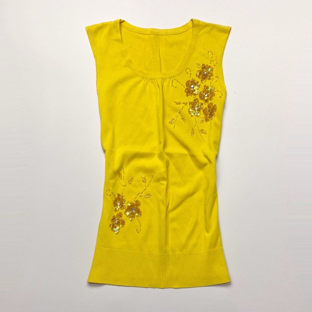 Yellow sequins knitted top // y2k whimsy (Category: Sleeveless) located in Dagupan City. Submitted by maxi.vint (Listing ID 1465278941, Image 1). Description: Medium to large.