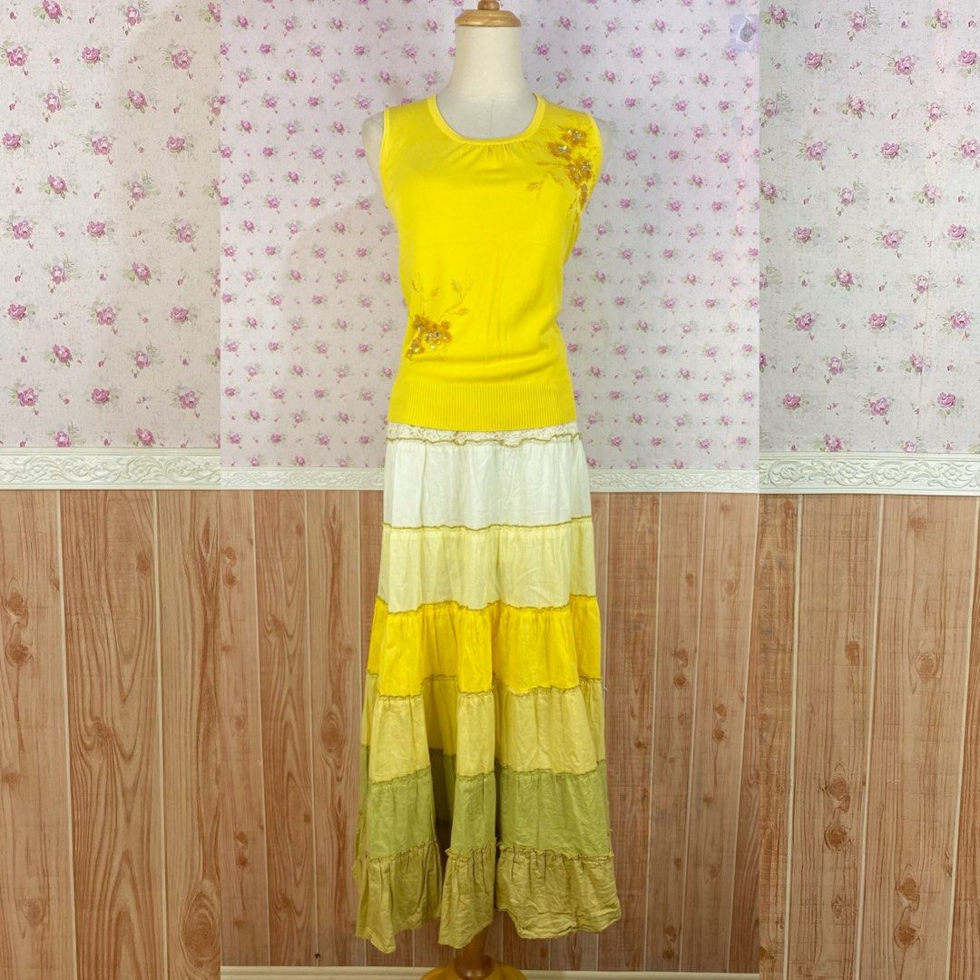 Yellow sequins knitted top // y2k whimsy (Category: Sleeveless) located in Dagupan City. Submitted by maxi.vint (Listing ID 1465278941, Image 2). Description: Medium to large.