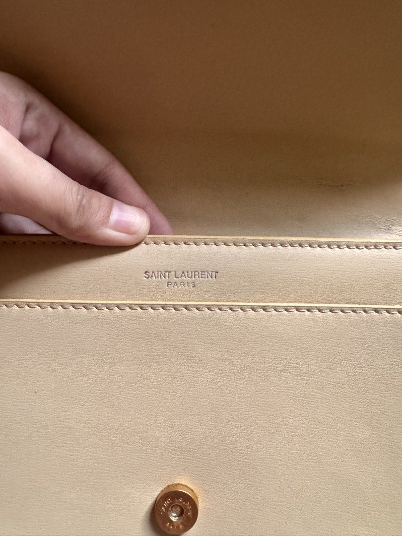 YSL shoulder bag (Category: Luxury Bags & Wallets) located in Pasig City. Submitted by ce_16 (Listing ID 1465237701, Image 3). Description: with minimal signs of usage needs clenaing .