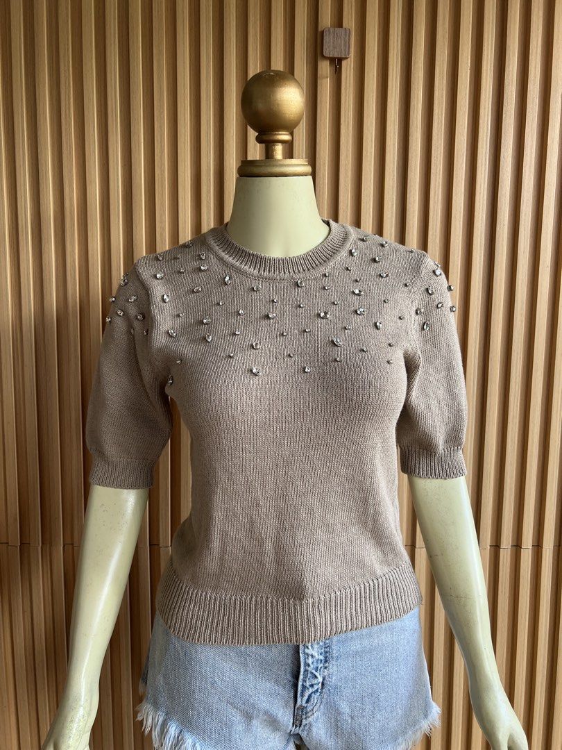 Zara (Category: Blouses) located in Lipa City. Submitted by thyra06 (Listing ID 1465221546, Image 3). Description: Zara latest good as new medium size stretch.