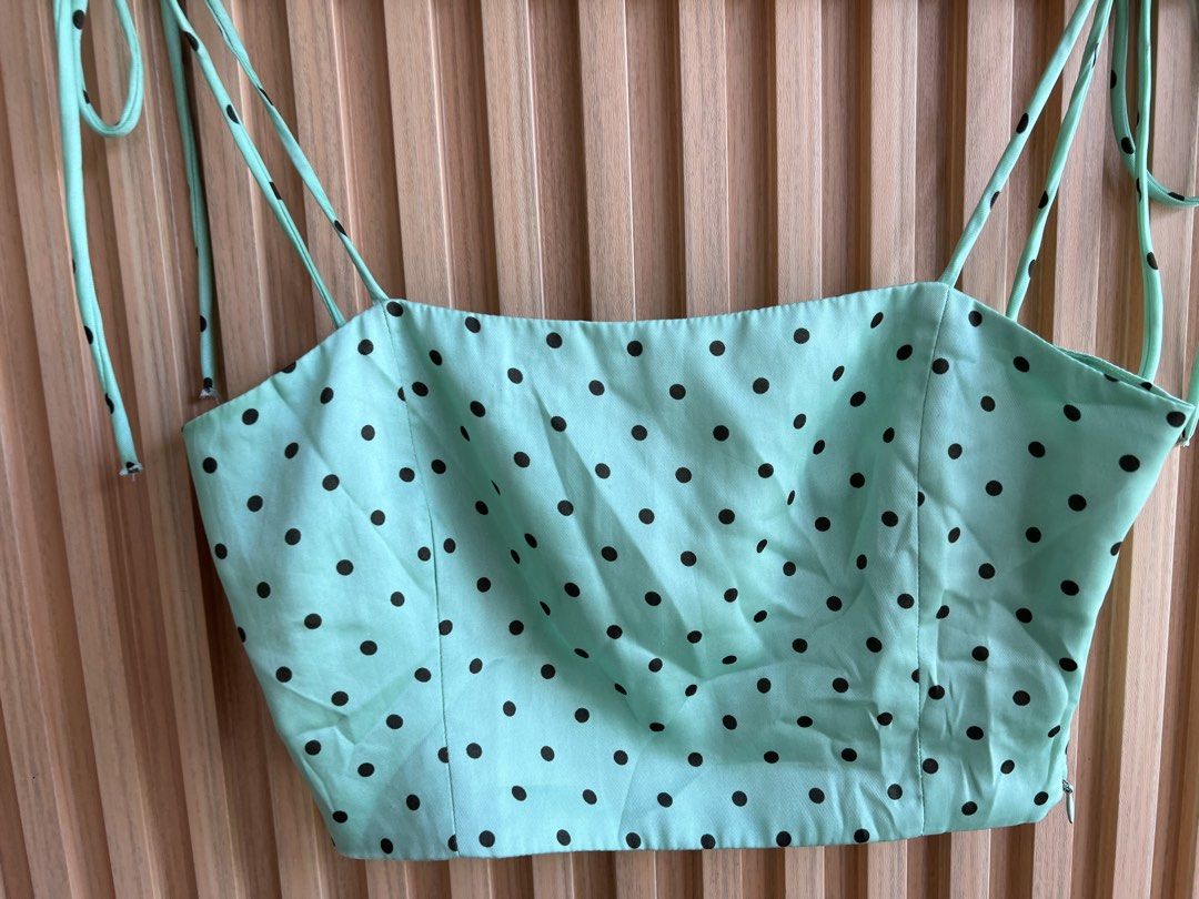 Zara (Category: Sleeveless) located in Lipa City. Submitted by thyra06 (Listing ID 1465222094, Image 3). Description: Zara latest polkq good as new smockback.