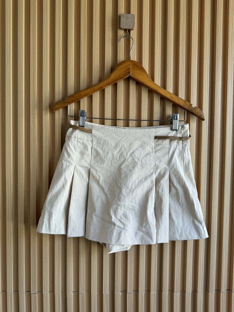 Zara (Category: Skirts) located in Lipa City. Submitted by thyra06 (Listing ID 1465230024, Image 3). Description: Zara skort good as new size 27/28.
