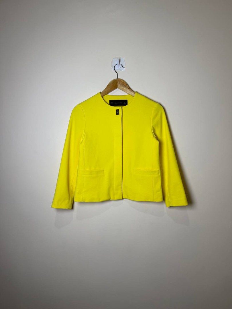 ZARA BASIC COLLARLESS HIDDEN SNAP BLAZER JACKET (Category: Coats, Jackets and Outerwear) located in Tacloban City. Submitted by coachfinds (Listing ID 1465190747, Image 1). Description: ZARA BASIC COLLARLESS HIDDEN SNAP BLAZER JACKET XS W 18 L 20.5 SLEEVE: 19.5 COLOR RATE: 9.5/10 CONDITION: 9.5/10 MINE: 699.