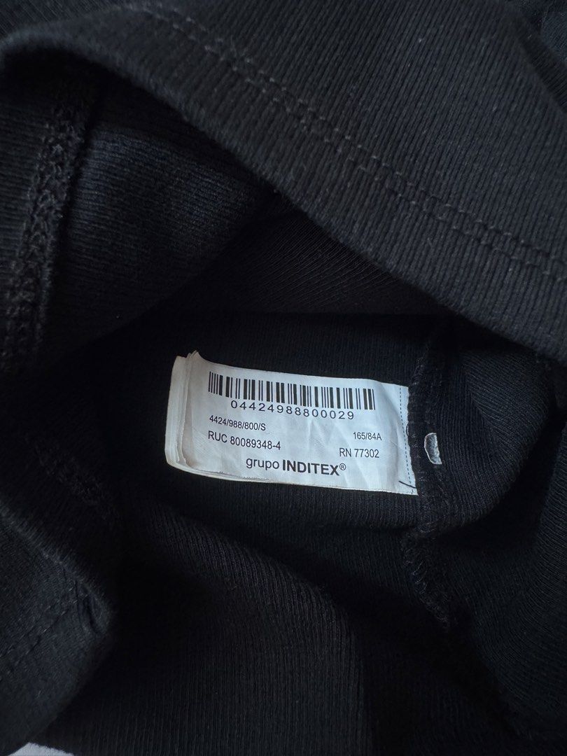 Zara Black Ribbed Halter Top (Category: Sleeveless) located in Manila. Submitted by shop_lala (Listing ID 1465246374, Image 3). Description: Size small on tag Fits xs-s Color black No flaws worn once only No when worn photo Color rate 10/10 Shipping via lalamove only.